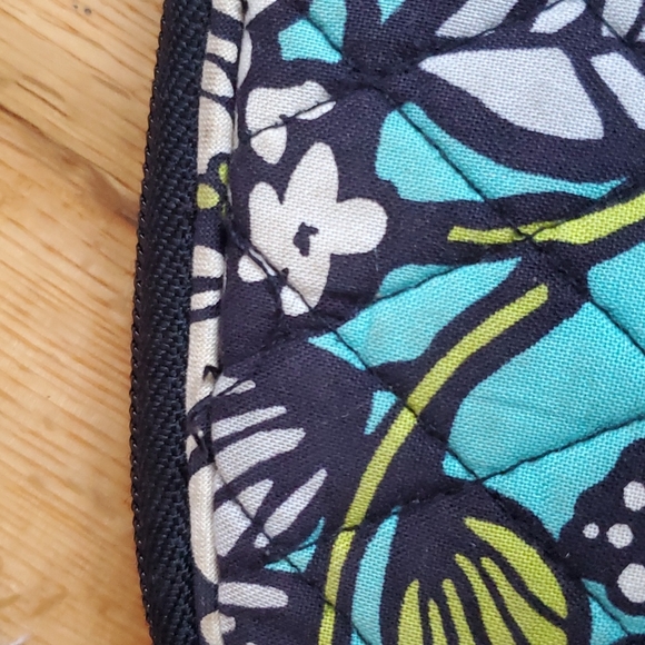 Vera Bradley 11x14 green,aqua,white, blk zipper bag - Picture 4 of 14